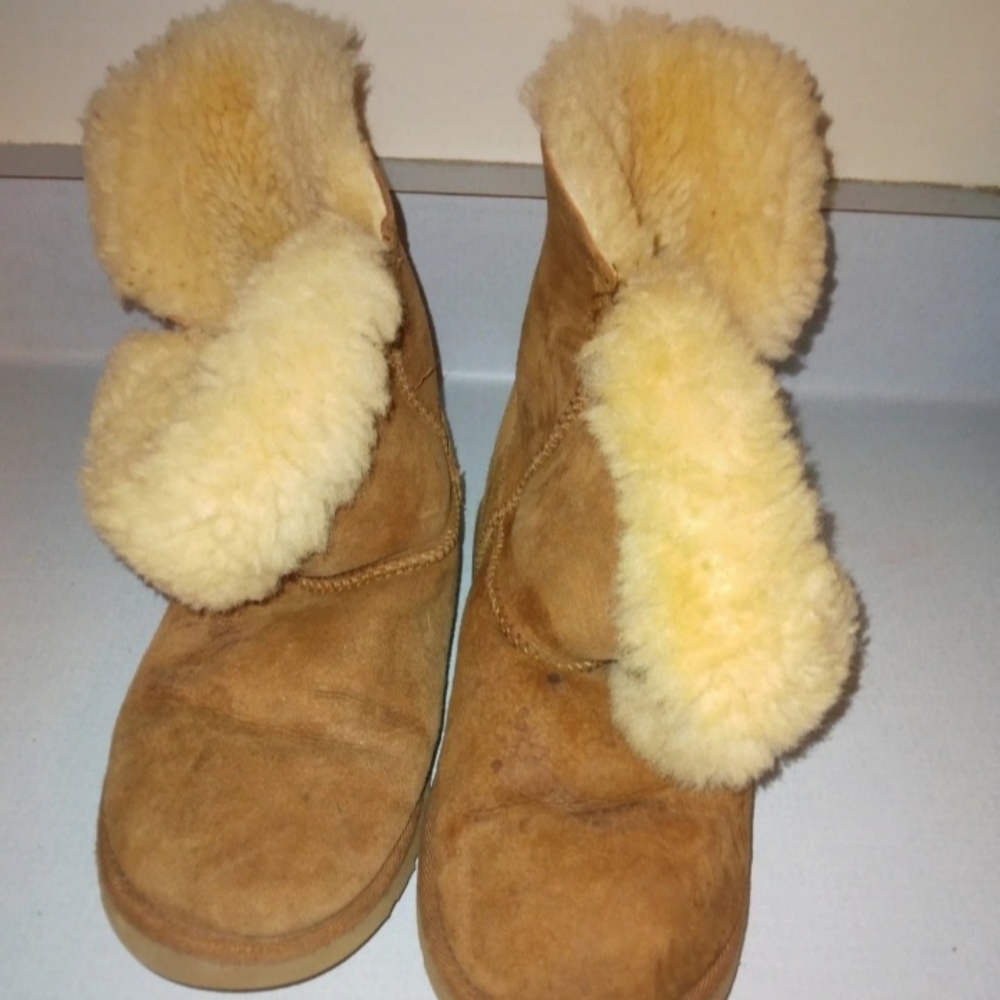 UGG